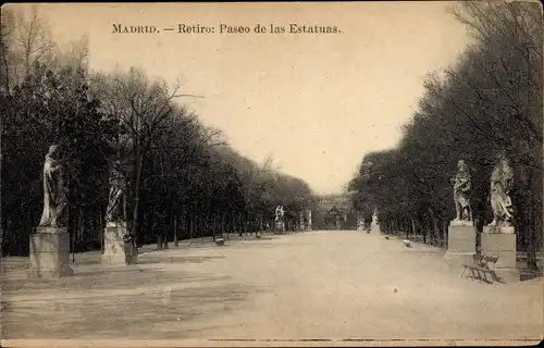 Ak Madrid, Spanien, Retiro: Spaziergang der Statuen