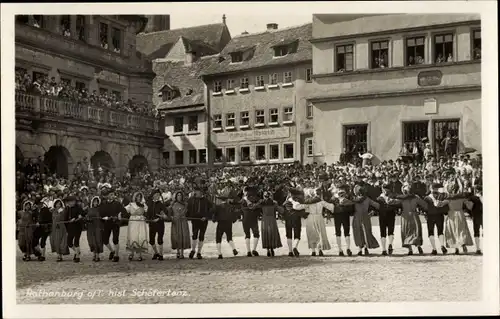 Ak Rothenburg ob der Tauber Mittelfranken, historischer Schäfertanz auf dem Marktplatz