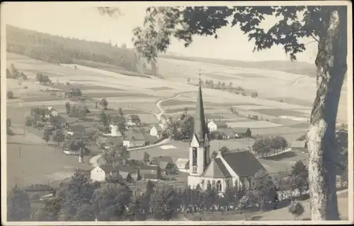 Foto Ak Rechenberg Bienenmühle Erzgebirge, Kirche mit Umgebung