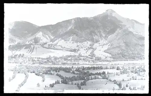 6 Glas Negative Lenggries in Oberbayern, Kirche, Totalansicht, Straße