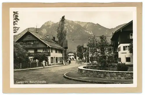 6 Glas Negative Lenggries in Oberbayern, Kirche, Totalansicht, Straße