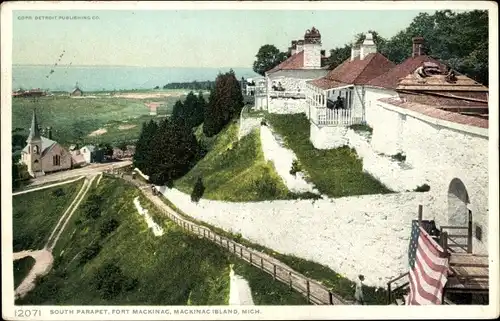 Ak Michigan USA, Mackinac Island, Blick von der alten Festung herab