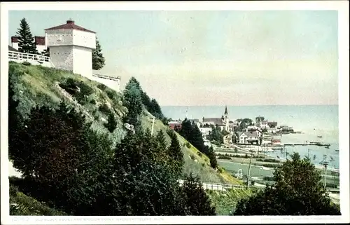 Ak Michigan USA, altes Blockhaus und Missionspunkt, Mackinac Island