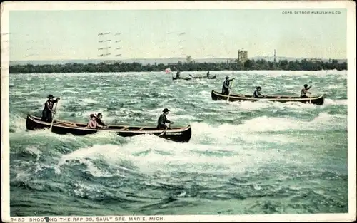 Ak Sault Sainte-Marie, Michigan, USA, schießt durch die Stromschnellen