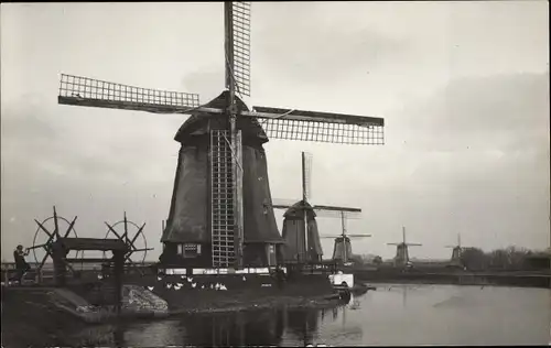 Foto Ak Niederlande, Windmühlen, Fluss