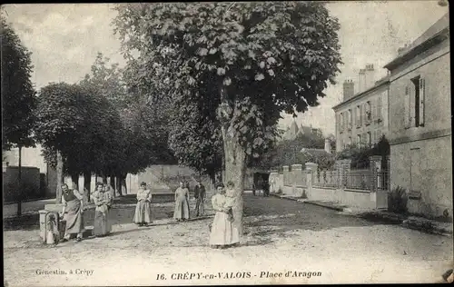 Ak Crépy in Valois Oise, Place d'Aragon