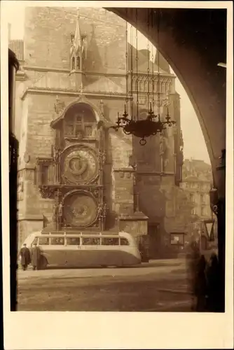 Foto Ak Praha Prag Tschechien, Bus an der Kirche