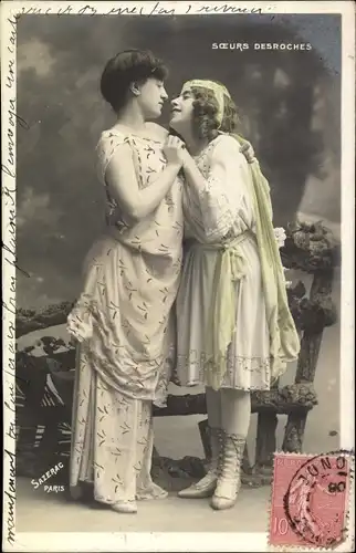 Ak Schauspieler Soeurs Desroches, Theaterszene