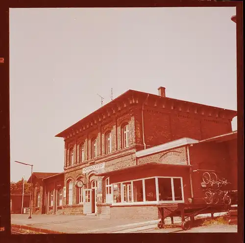 8 Zelluloid Negative Kellinghusen in Holstein, Bahnhof, Hotel, Kirche