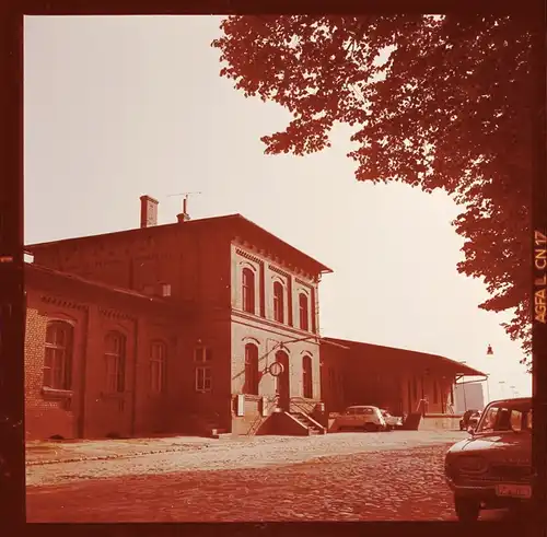 8 Zelluloid Negative Kellinghusen in Holstein, Bahnhof, Hotel, Kirche