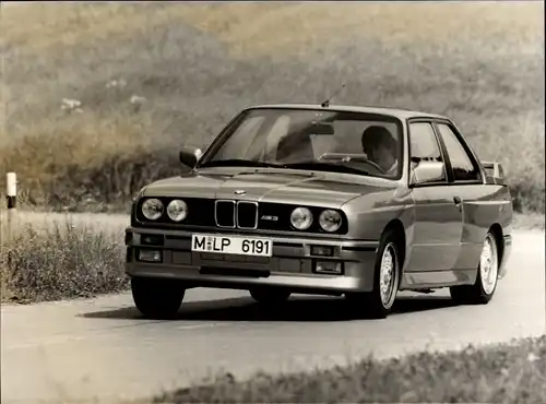 Foto Auto BMW M3, Autokennzeichen MLP 6191, 2-türige Sport-Limousine mit 4 Sitzen