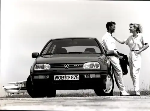 Foto Auto Volkswagen Golf, Autokennzeichen WOB CP 875
