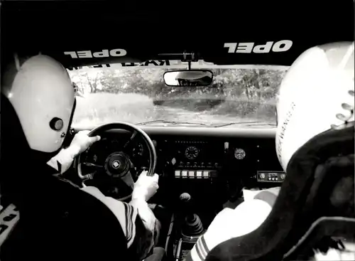 Foto Die Fahrer des Deutschen Opel Team, Rallyeauto, Lenkrad