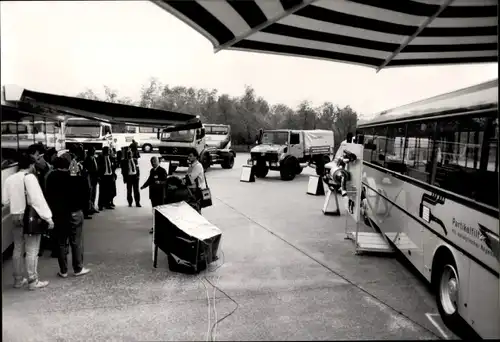 Foto Nutzfahrzeuge, Autobus, Fahrgäste, Messe