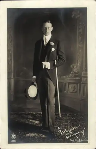 Ak Kronprinz Wilhelm von Preußen, Standportrait im Anzug, Zigarette, NPG 4268