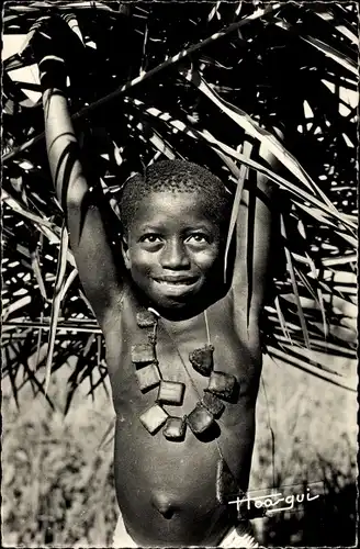 Ak Afrikanisches Kind, Junger Palmenträger
