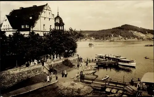 Ak Saalburg in Thüringen, HO-Hotel Kranich, Schiffsanleger, Ausflugsschiff