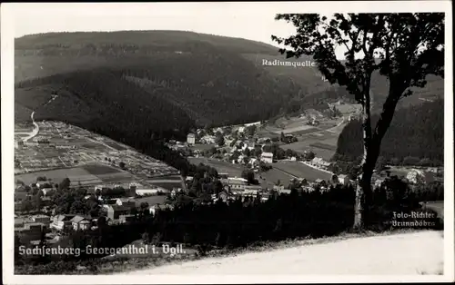 Foto Ak Sachsenberg Georgenthal Klingenthal im Vogtland, Panorama, Radiumquelle