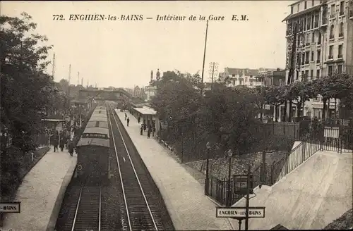 Ak Enghien les Bains Val d’Oise, Intérieur de la Gare