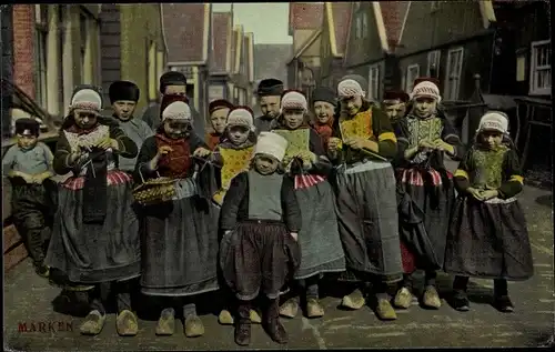 Ak Marken Nordholland, Kinder in niederländischen Volkstrachten, Gruppenbild