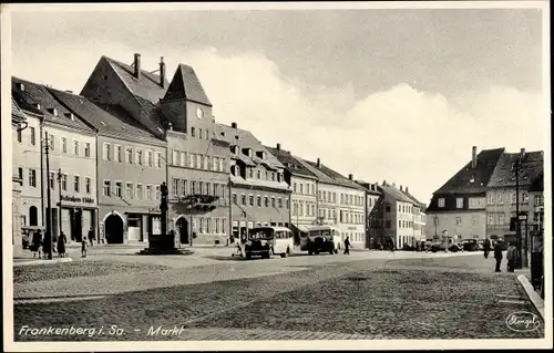 Ak Frankenberg Sachsen, Markt, Passanten, Reisebusse