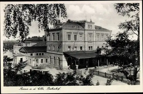 Ak Riesa an der Elbe Sachsen, Bahnhof, Straßenansicht