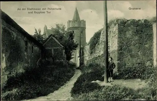 Ak Gransee in Brandenburg, Stadtmauer, Pulverturm, Ruppiner Tor