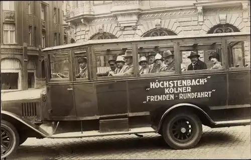 Foto Ak Köln am Rhein, Höchstenbachs Kölner Fremdenrundfahrt, Passagiere im Bus