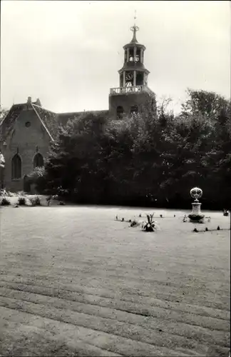 Ak Pieterburen Groningen Niederlande, Ned. Rev. Kirche, Außenansicht