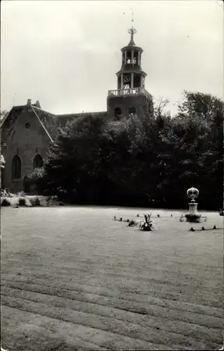 Ak Pieterburen Groningen Niederlande, Ned. Rev. Kirche, Außenansicht