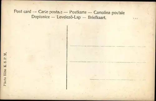 Ak Mädchen in niederländischen Volkstrachten, Portrait, Stuhl