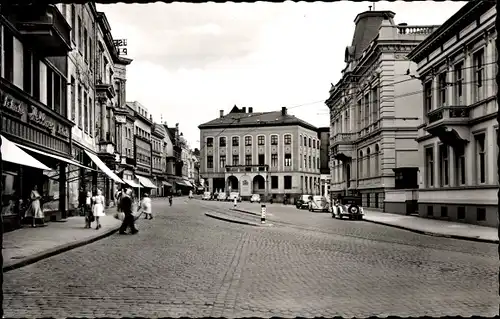 Ak Iserlohn im Märkischen Kreis, Rathausplatz, Geschäfte, Passanten
