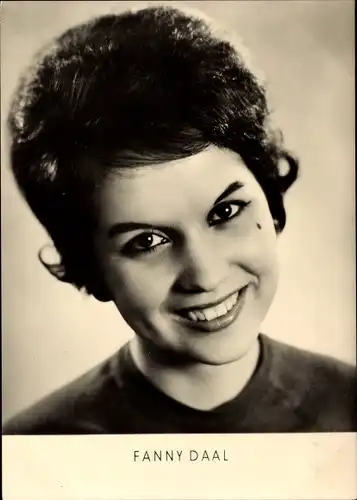 Ak Sängerin Fanny Daal, Amiga, Portrait