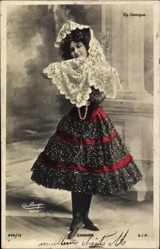 Ak Schauspielerin Chavita, Portrait im Kleid, Reutlinger, Op. Comique