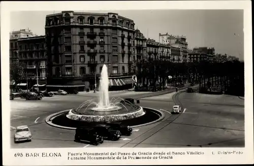 AK Barcelona Katalonien Spanien, Monumentaler Brunnen des Paseo de Gracia von der Banco Vitalicio