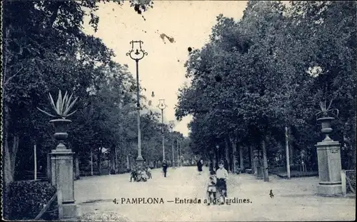 Ak Pamplona Navarra, Entrada a los Jardines