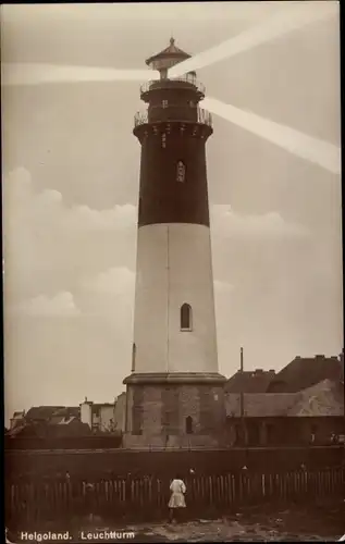 Ak Helgoland, Nordseeinsel, Nahaufnahme des Leuchtturms