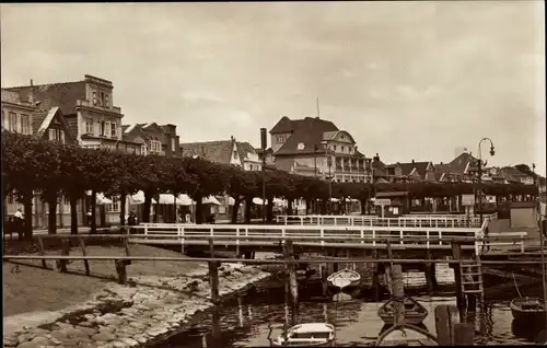 Ak Ostseebad Travemünde Lübeck, Vorderreihe, Brücke