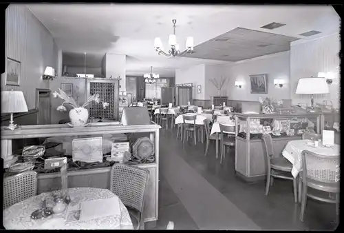 6 Glas Negative Essen im Ruhrgebiet, Gaststätte, Kirche, Hauptstraße