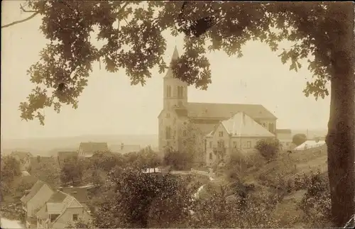 Ak Bonndorf im Schwarzwald Kreis Waldshut, Durchblick zum Ort mit Kirche