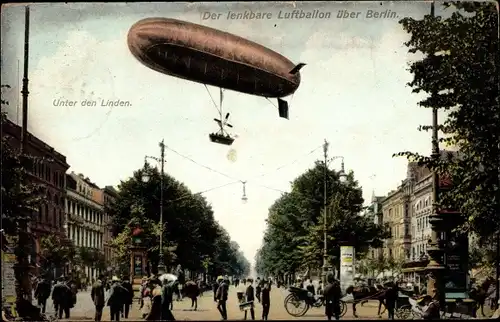 Ak Berlin Mitte, Zeppelin im Flug, Unter den Linden