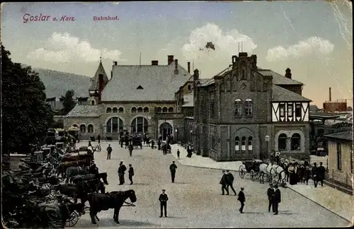 Ak Goslar am Harz, Bahnhof vom Vorplatz, Kutschen, Passanten