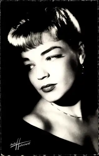 Ak Schauspielerin Simone Signoret, Portrait