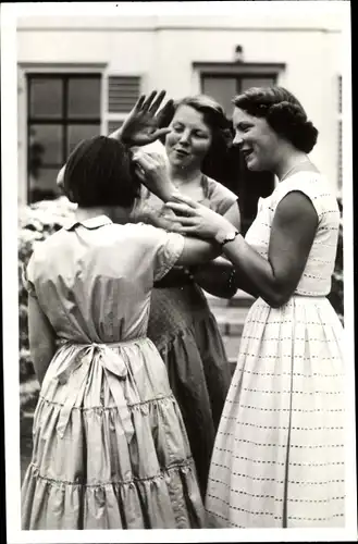 Ak Prinzessin Beatrix der Niederlande, Prinzessin Irene, Margriet, Soestdijk 1955