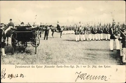 Ak Kaiser Alexander Garde Grenadier Regiment No. 1, Parademarsch vor Kaiser Wilhelm II.