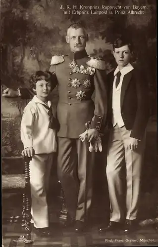 Ak Kronprinz Rupprecht von Bayern, Erbprinz Luitpold, Prinz Albrecht, Uniform, Orden