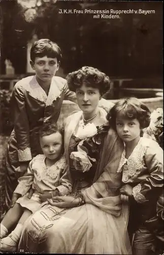 Ak Prinzessin Marie Gabriele in Bayern, Prinzessin Rupprecht mit Kindern, Portrait