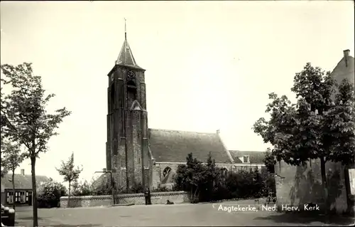 Ak Aagtekerke Zeeland Niederlande, Ned. Rev. Kirche