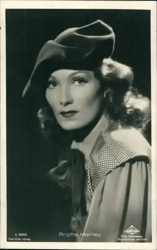 Ak Schauspielerin Brigitte Horney, Portrait, Mütze