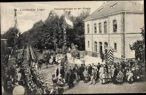 Ak Lockstedt in Schleswig Holstein, Lockstedter Lager, Fahnenabbringen an der Wache, Kapelle